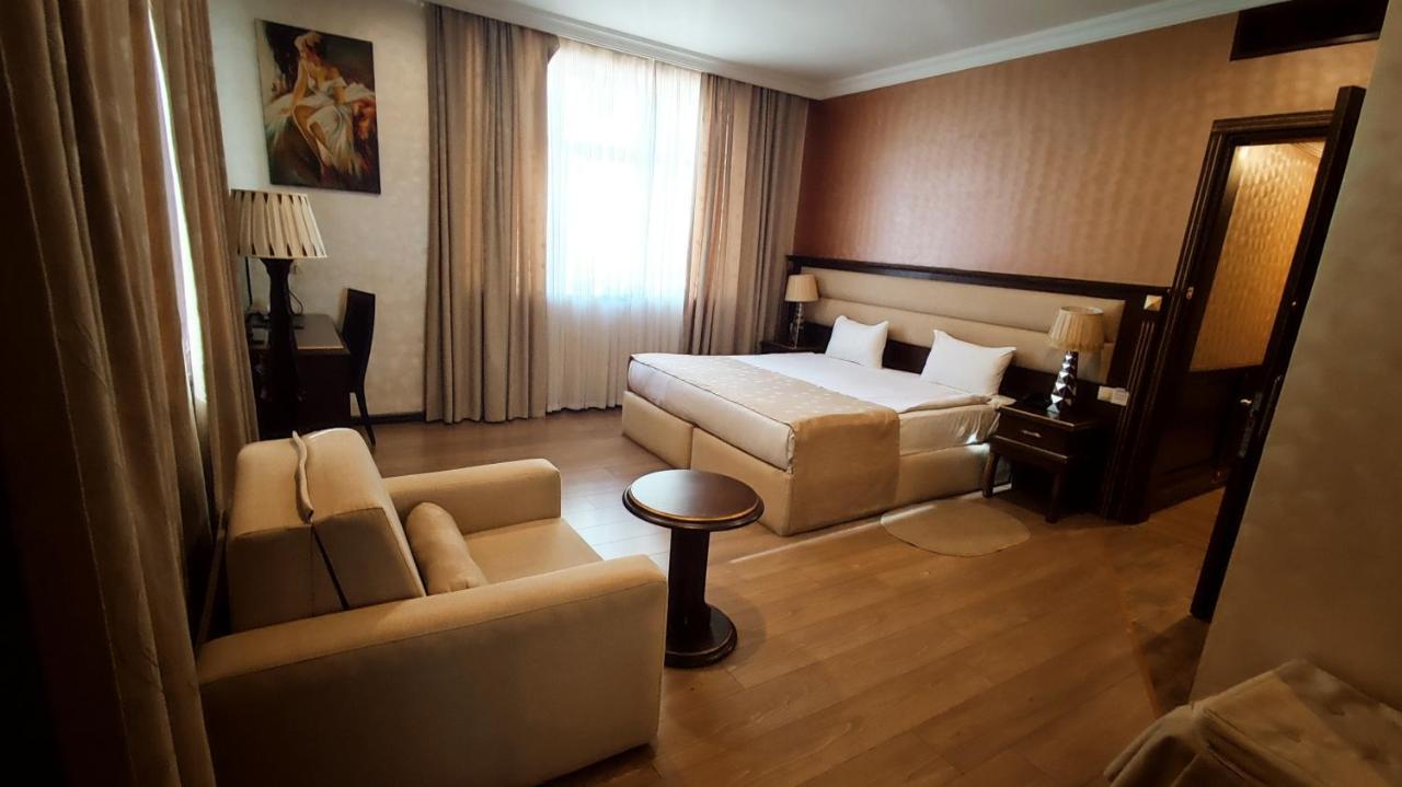 Smith'S Boutique Hotel Baku Bagian luar foto